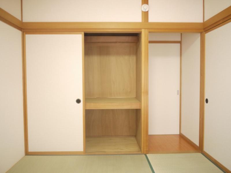和室2押入れ
