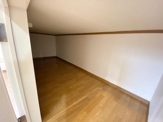 洋室下収納