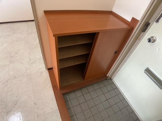 シューズボックス