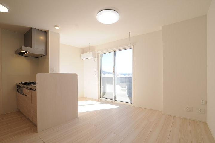 ﾘﾋﾞﾝｸﾞﾀﾞｲﾆﾝｸﾞｷｯﾁﾝ