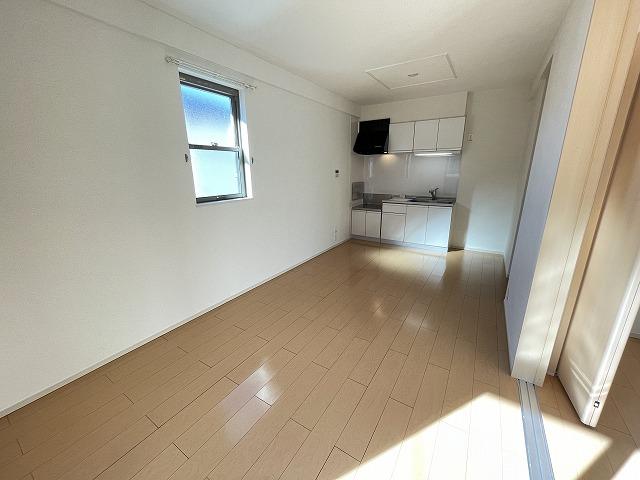 ﾘﾋﾞﾝｸﾞﾀﾞｲﾆﾝｸﾞｷｯﾁﾝ