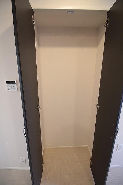 キッチン横収納