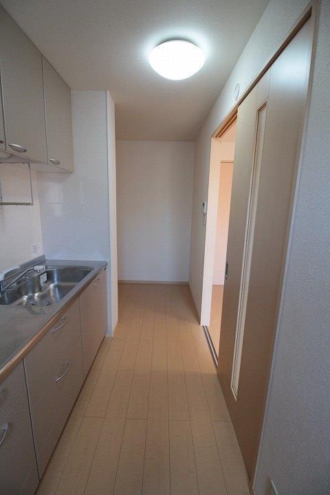 ﾘﾋﾞﾝｸﾞﾀﾞｲﾆﾝｸﾞｷｯﾁﾝ