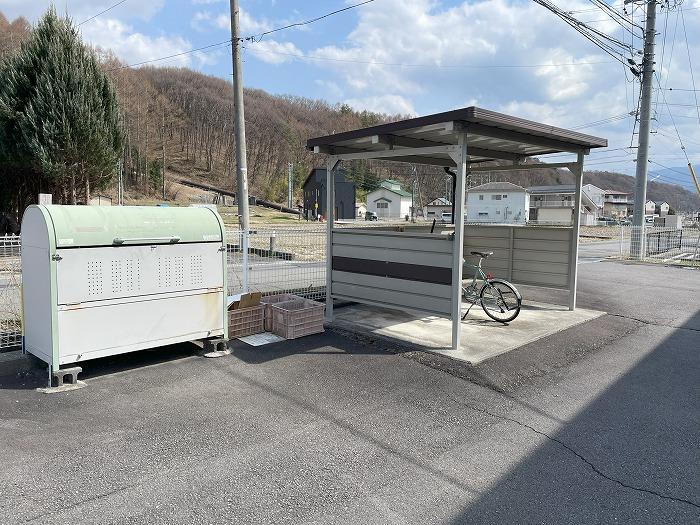 ゴミ集積場・駐輪場