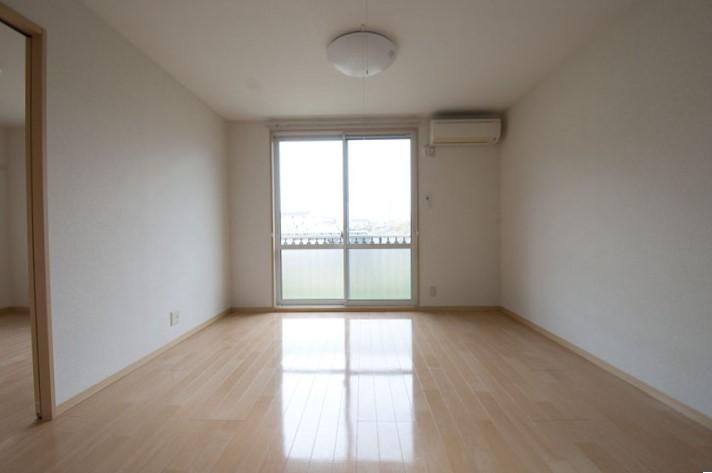 ﾘﾋﾞﾝｸﾞﾀﾞｲﾆﾝｸﾞｷｯﾁﾝ