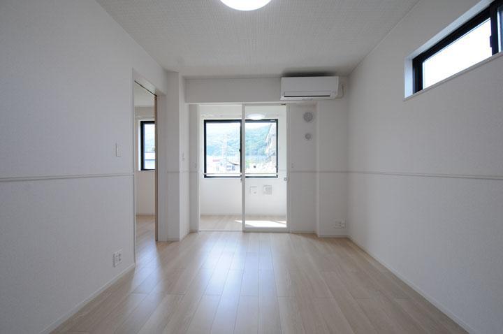 ﾘﾋﾞﾝｸﾞﾀﾞｲﾆﾝｸﾞｷｯﾁﾝ