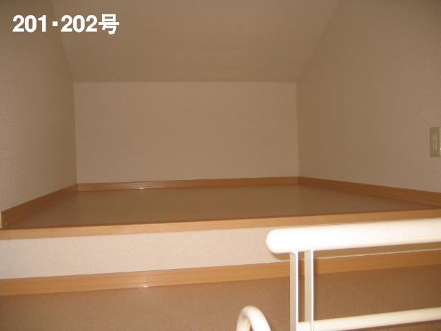 屋根裏収納