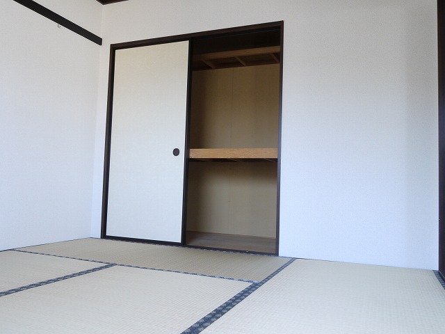 和室1押入れ