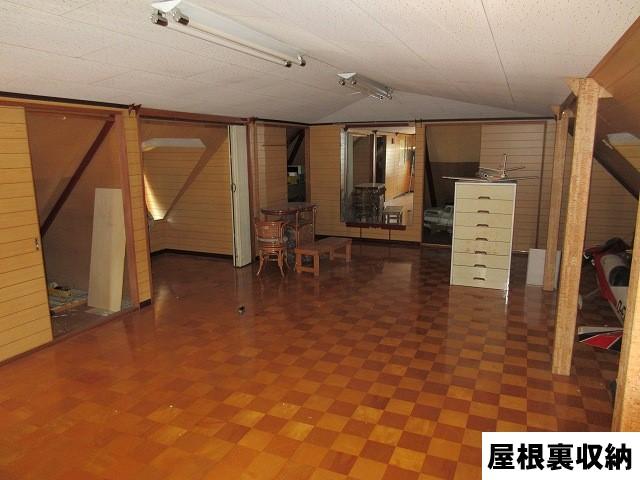 屋根裏収納