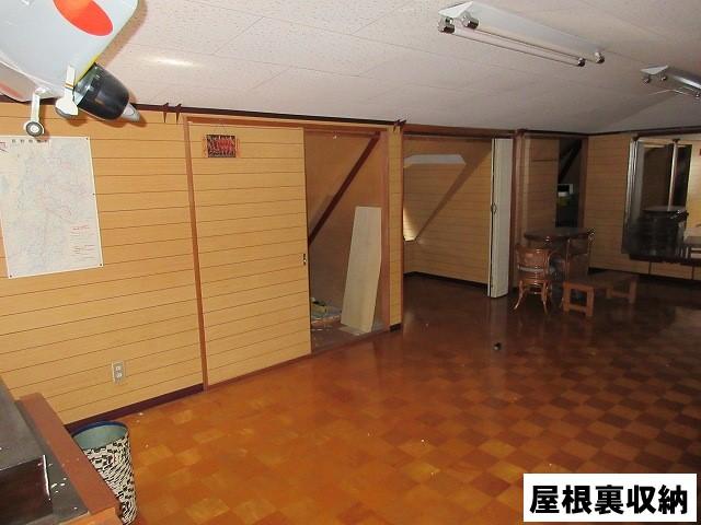 屋根裏収納